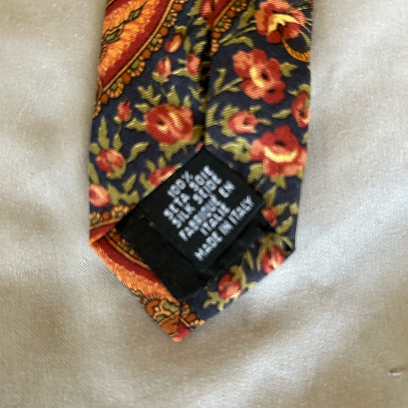 Multiple tie - Picture 4 of 4